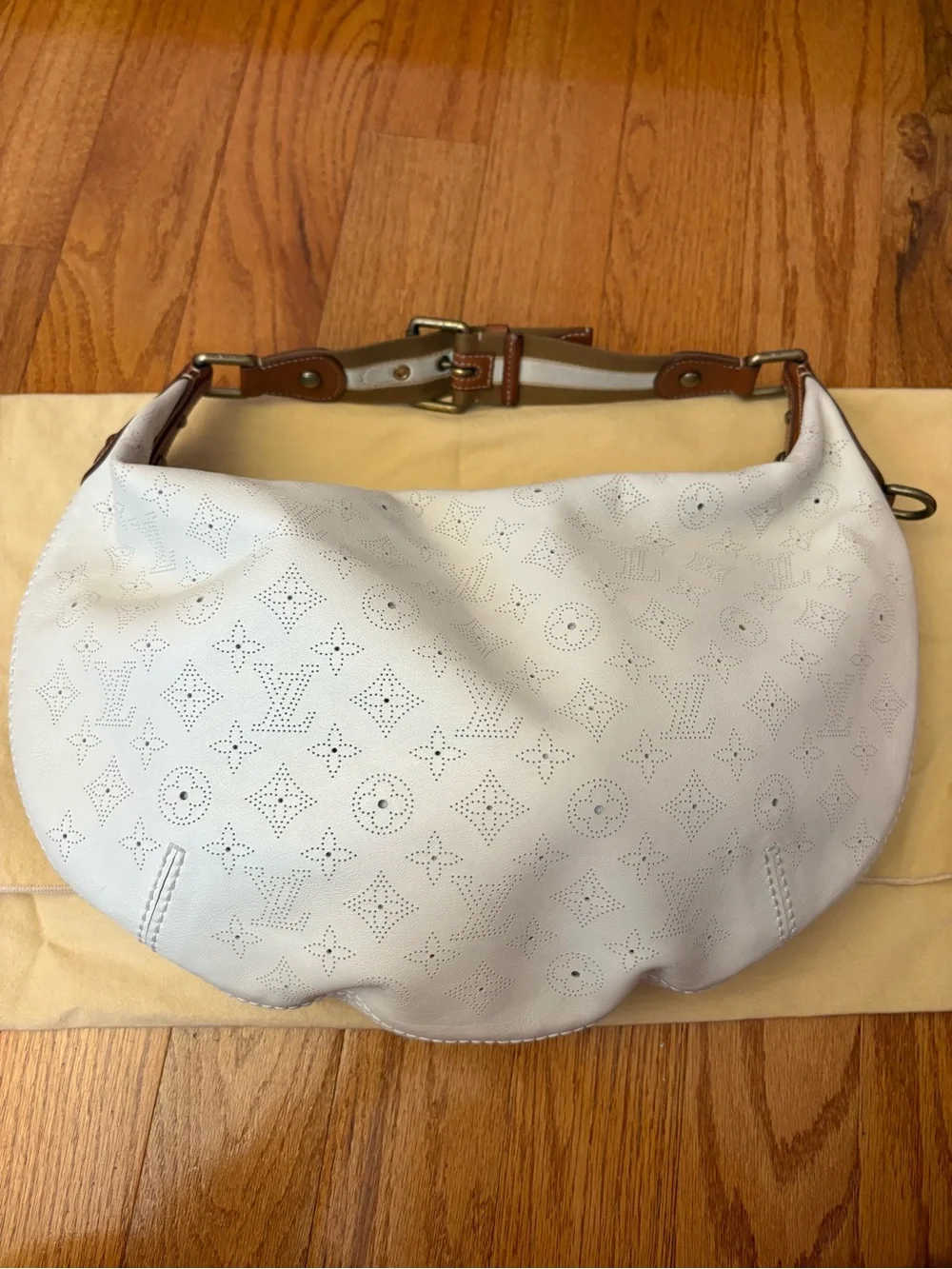 Louis Vuitton White Onatah GM Hobo Bag With Brown Buckle Strap and Accents